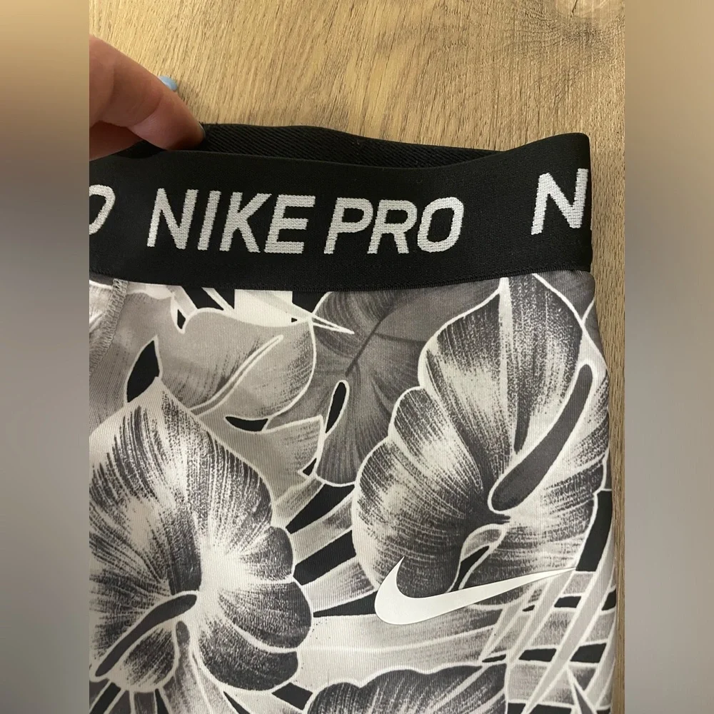 Nike Pro Monochrome Tropical‎ Leggings